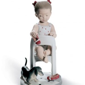 Figura niña ¡Coge mi zapato!
